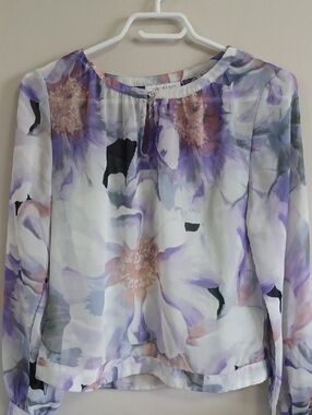 Jennifer Lopez Lavender & White Floral Long-Sleeve Blouse